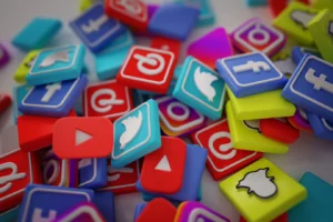How to use social media advertising for ecommerce - Zounax
